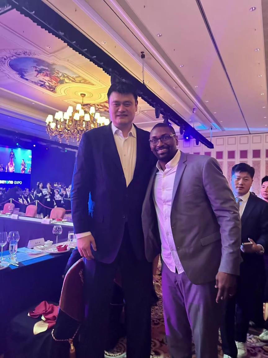 阿泰斯特曬與姚明合照：這是我最喜歡的隊友 姚??！