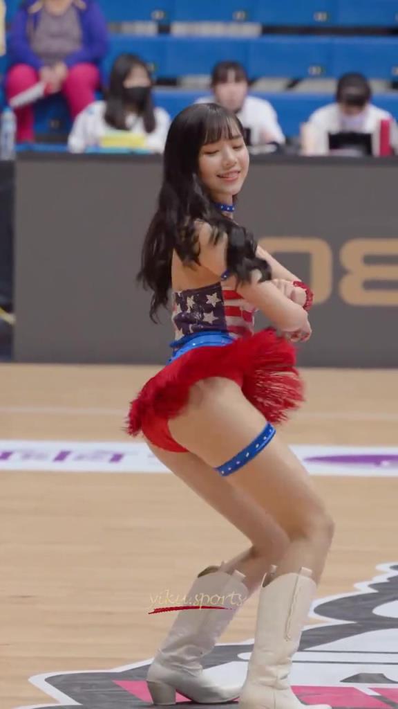 最好的啦啦隊(duì)小姐姐！自信，健康充滿活力！